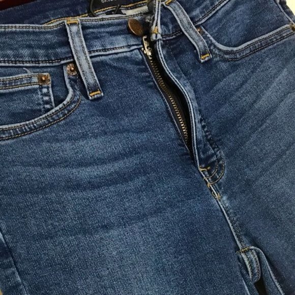 J. Crew Mid Rise Skinny Jeans Size 26 - Picture 5 of 7